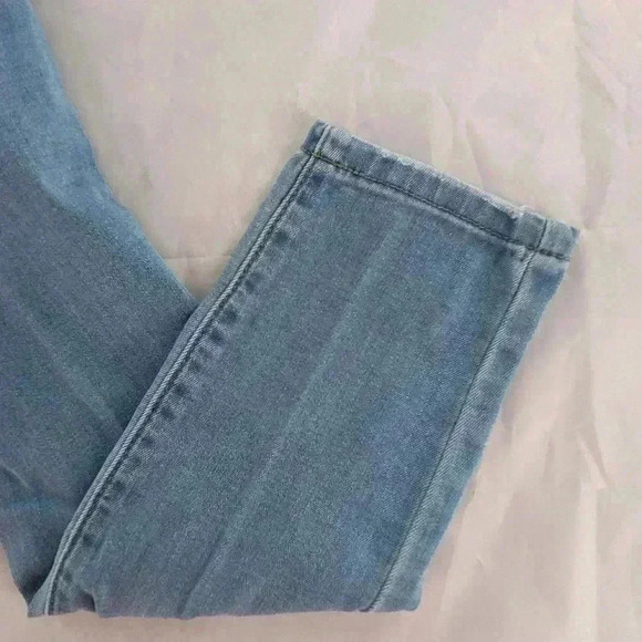 Hot Kiss Women's Size 5 Juniors Light Color Distressed Jeans - Picture 3 of 16